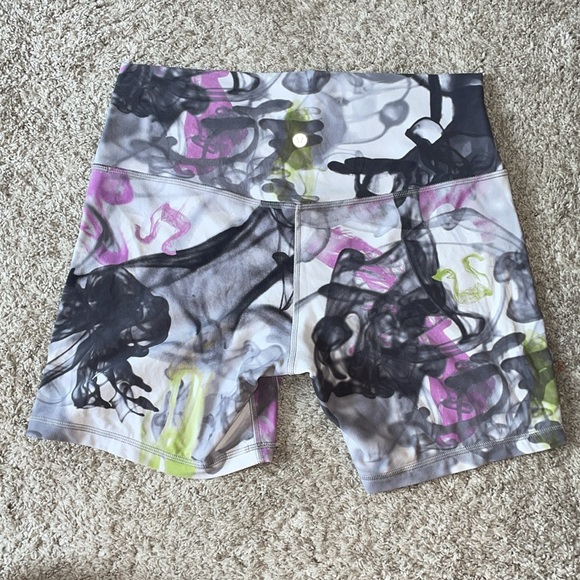 Lululemon Align 6” Shorts - Picture 2 of 4